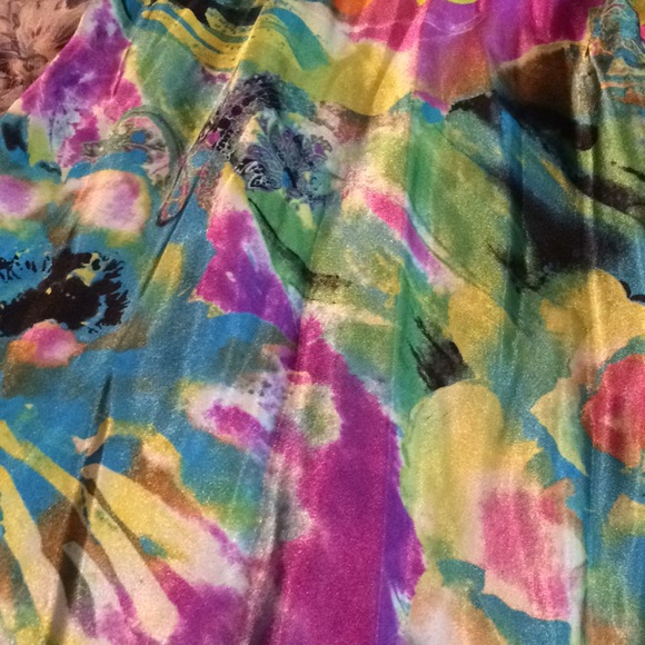 Beautiful long patterned dress - Picture 3 of 5